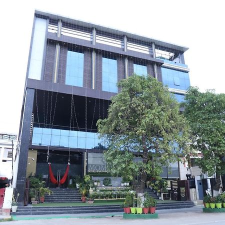 Hotel Moments Lucknow Ngoại thất bức ảnh