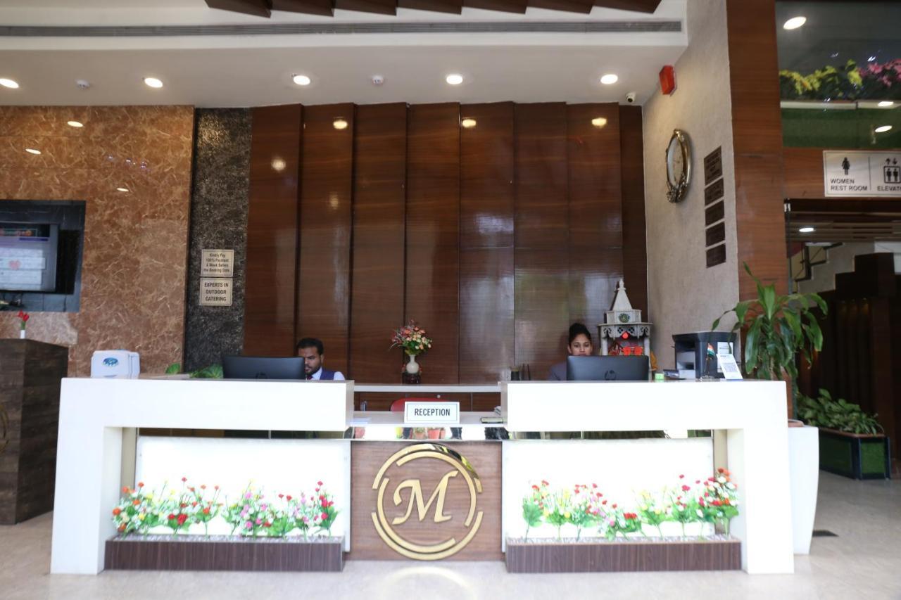 Hotel Moments Lucknow Ngoại thất bức ảnh
