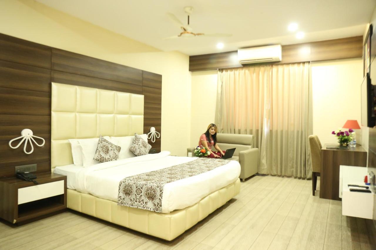 Hotel Moments Lucknow Ngoại thất bức ảnh