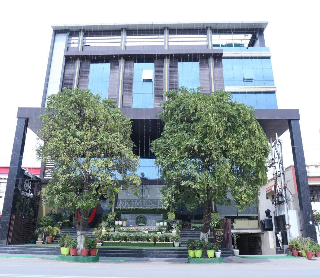 Hotel Moments Lucknow Ngoại thất bức ảnh